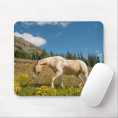 Pferd auf Gräsern im Sommer auf der Alp Wiese Mousepad (Mit Mouse)