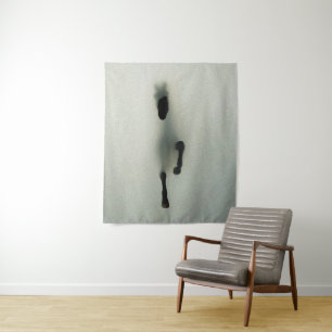 Pferd bricht durch den Nebel - Abstrakte Kunst Wandteppich