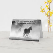 Pferd, das aus der Nebel-Silhouette heraus Karte (Gelbe Blume)