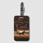 Pferd, das bei Sonnenuntergang vor Ort läuft Gepäckanhänger (Vorderseite Vertikal)