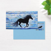 Pferd, das mit der Seeschifffahrtskarte frei läuft (Schreibtisch)