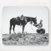 Pferd, das von einem Cowboyhut isst Mousepad (Vorne)