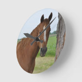 Pferd durch Baum Runde Wanduhr (Winkel)