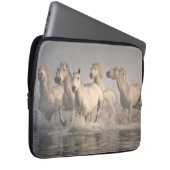 Pferd Galopp im Mittelmeer Laptopschutzhülle (Vorne Rechts)