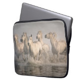 Pferd Galopp im Mittelmeer Laptopschutzhülle (Vorderseite Links)