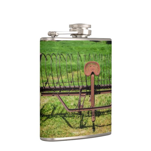 Pferd Gezeichnet Hay Rake Flachmann (Rechts)