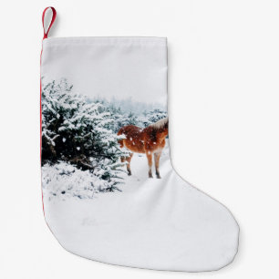 PFERD IM FALLENDEN SCHNEE KLEINER WEIHNACHTSSTRUMPF