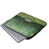 Pferd in der Wiese Laptopschutzhülle (Vorne Knopf)
