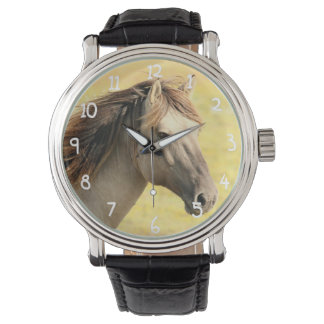 Pferd in freier Wildbahn Armbanduhr