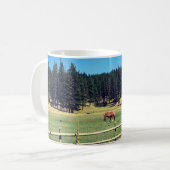 Pferd in Weide Kaffeetasse (Vorderseite Links)