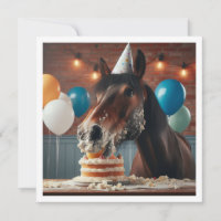 Pferd isst Geburtstagseinladung mit Kuchen, Pferde