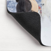 Pferd läuft durch den Schnee Mousepad (Ecke)