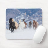 Pferd läuft durch den Schnee Mousepad (Mit Mouse)