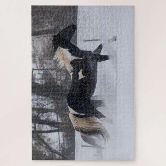Pferd läuft durch den Schnee Puzzle (Vertikal)