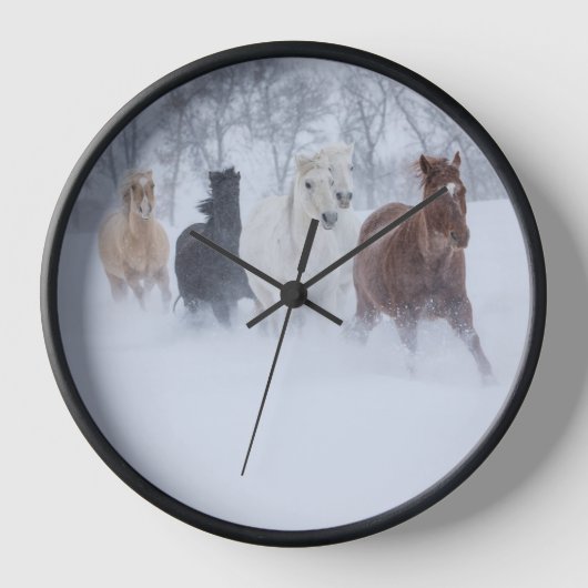 Pferd läuft durch den Schnee Uhr (Vorderseite)