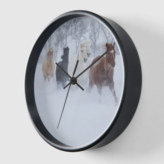 Pferd läuft durch den Schnee Uhr (Winkel)