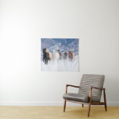Pferd läuft durch den Schnee Wandteppich (Beispiel (Horizontal))