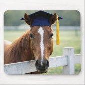 Pferd mit Abschlussmütze Mousepad (Vorne)
