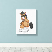 Pferd mit großen Schuhen Leinwanddruck (Insitu (Holzboden))