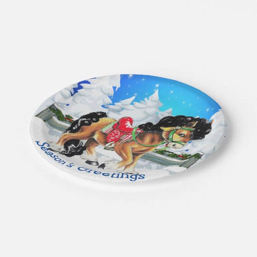 Pferd mit roter Sattelwinterlandschaft Pappteller (Schrägansicht)