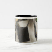 Pferd mit Scheuklappen Zweifarbige Tasse (Mittel)