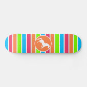 Pferd; Neon Orange Rosa Blaue Streifen Skateboard (Horizontal)