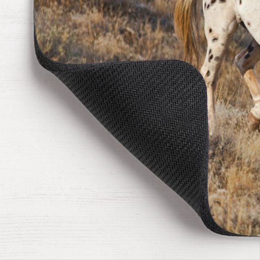 Pferd Roaming in den Landschaftlichen Hügeln des G Mousepad (Ecke)