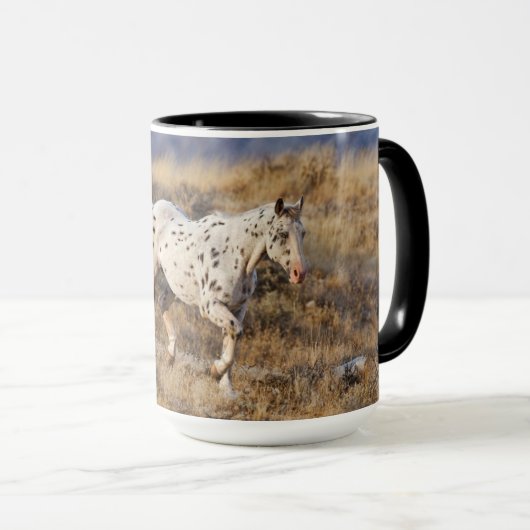 Pferd Roaming in den Landschaftlichen Hügeln des G Tasse (VorderseiteRechts)