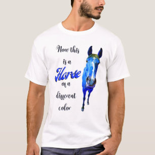 Pferd sieht einem Pferd mit einer anderen Farbe bl T-Shirt