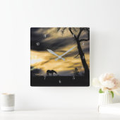 Pferd und Eichenbaum im Sonnenuntergang Quadratische Wanduhr (Zuhause)
