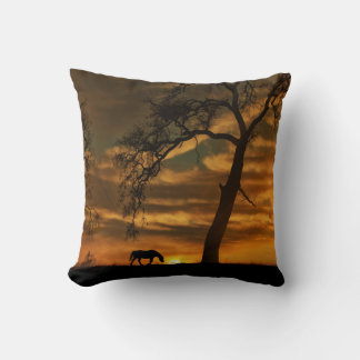 Pferd und Eichenbaum Südwestkissen Kissen