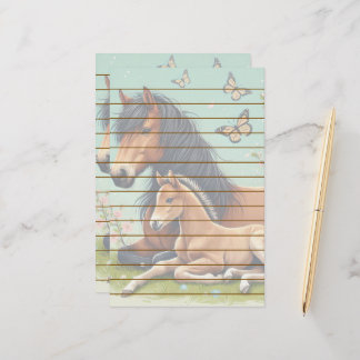 Pferd und Fohlen ruhen in einem Frühlingsambiente Briefpapier