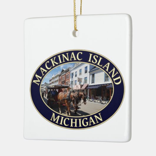 Pferd und Heirat in der Innenstadt von Mackinac Keramikornament (Links)