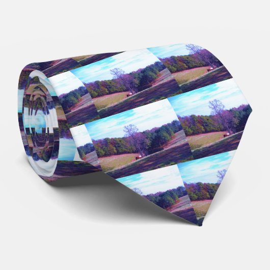 Pferd weit weg in einem Lila Feld Krawatte (Gerollt)