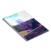 Pferd weit weg in einem Lila Feld Notizblock (Rechte Seite)