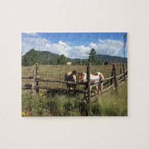 Pferde an der rustikalen Holzumzäunung Fotografie Puzzle