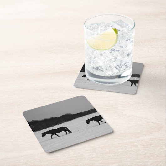 Pferde an der Schneeküste Rechteckiger Pappuntersetzer (Vor Ort)