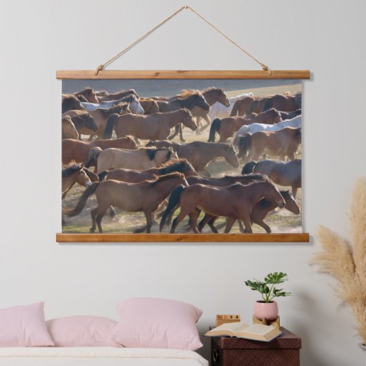 Pferde auf der Ranch, Innere Mongolei, China Wandteppich Mit Holzrahmen (Schlafzimmer)