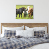 Pferde auf der Ranch, Südisland Leinwanddruck (Insitu (Schlafzimmer))