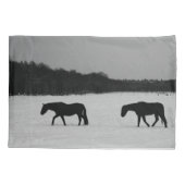Pferde auf Schnee pccna Kissenbezug (Rückseite)
