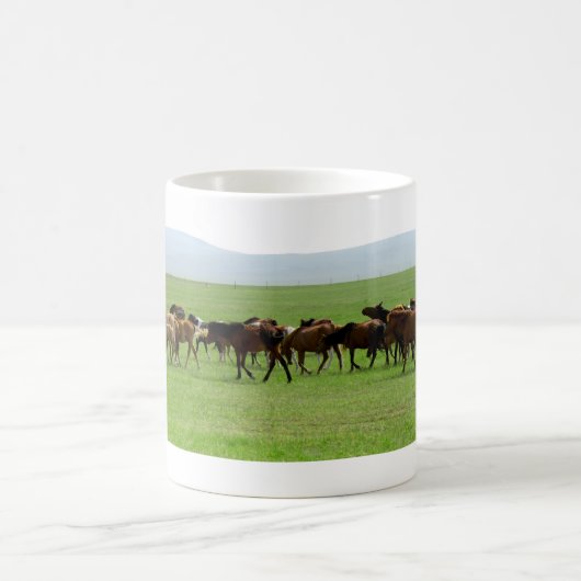 Pferde auf Weide - Landschaftsfotografie Kaffeetasse (Mittel)