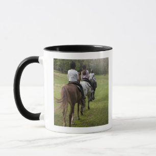Pferde der kleinen Mädchen Reit Tasse