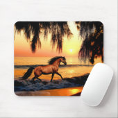 Pferde, die am Strand von Sonnenuntergang laufen Mousepad (Mit Mouse)