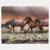 Pferde, die bei Sonnenuntergang im Ozean surfen Fleecedecke (Vorderseite (Horizontal))