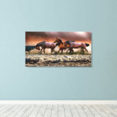 Pferde, die bei Sonnenuntergang im Ozean surfen Leinwanddruck (Insitu (Holzboden))