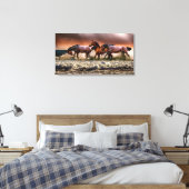 Pferde, die bei Sonnenuntergang im Ozean surfen Leinwanddruck (Insitu (Schlafzimmer))