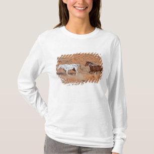Pferde, die Big Horn MT von Shell Wyoming durchstr T-Shirt