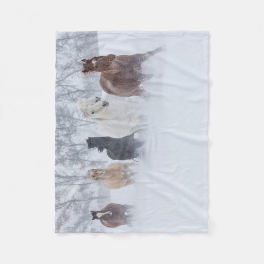 Pferde, die durch den Schnee laufen Fleecedecke (Vorderseite)