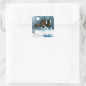 Pferde, die im Schnee laufen Quadratischer Aufkleber (Tasche)