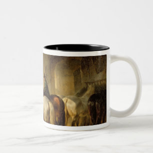 Pferde, die im Stall füttern Zweifarbige Tasse